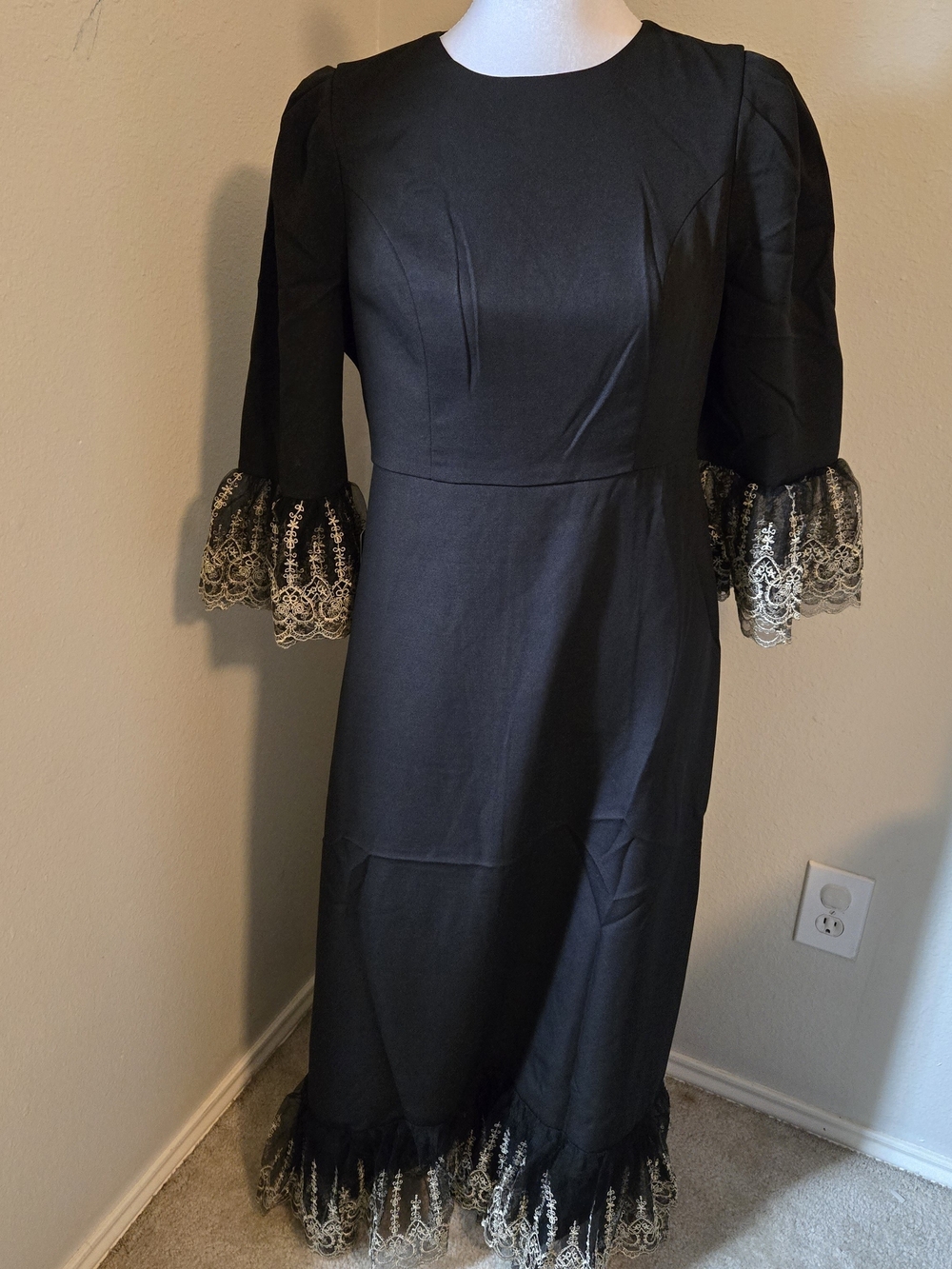 Tuckernuck Pomander Place Lillith Gold Embroidered Maxi Dress Bell Sleeve - Picture 2 of 6